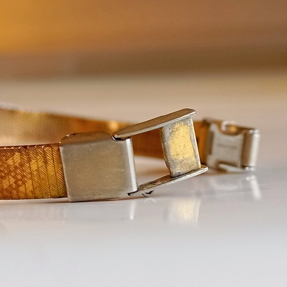 Vintage Timex Diamond Gold Metal Band Ladies Watch Classic Dainty - Picture 5 of 6